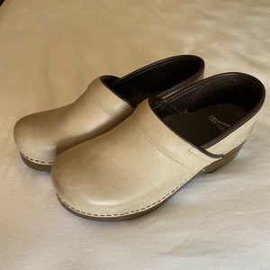 Women’s Dansko Professional Clogs, Tan Leather, Size 40 (US 9.5-10)